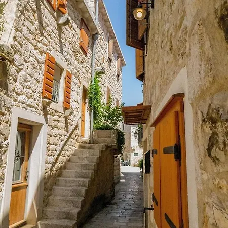 Mitrović Stari Grad (Hvar)