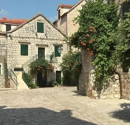 Mitrović * Stari Grad (Hvar)