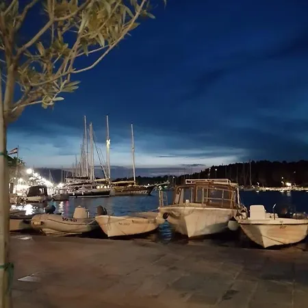 Mitrović Stari Grad (Hvar)